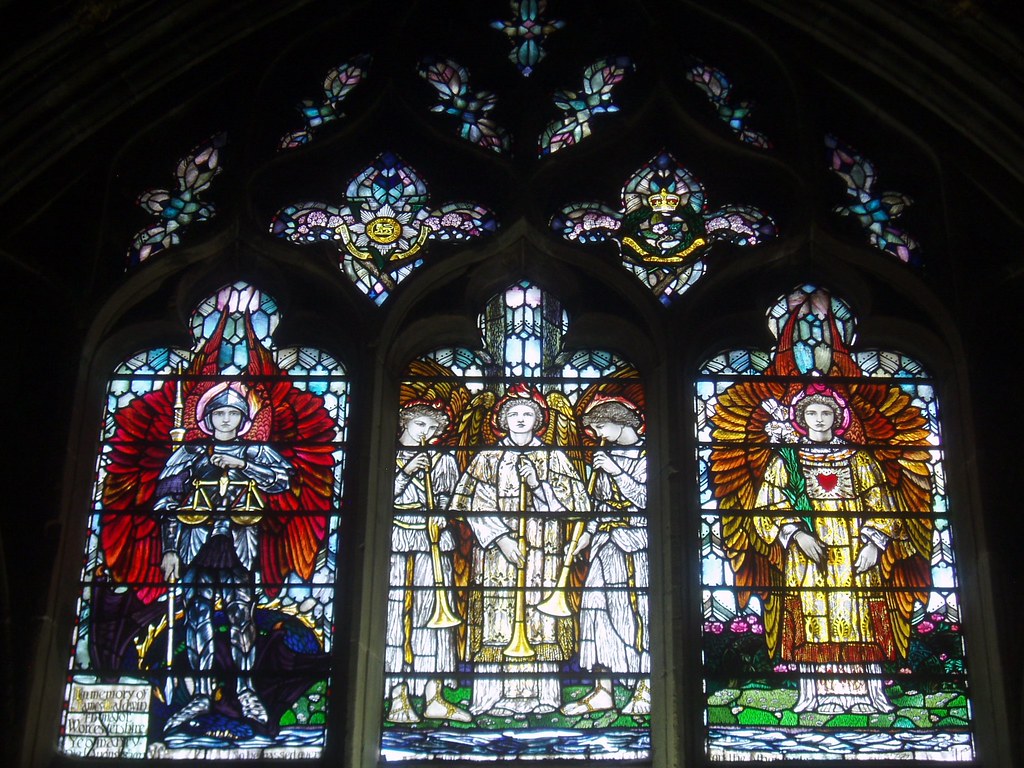 Vitral dos Arcanjos - Igreja Católica
