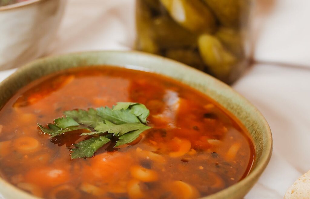 Tomato bean soup with parsley and bread