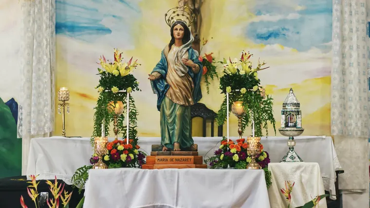 Salve Rainha oração completa e significado católico